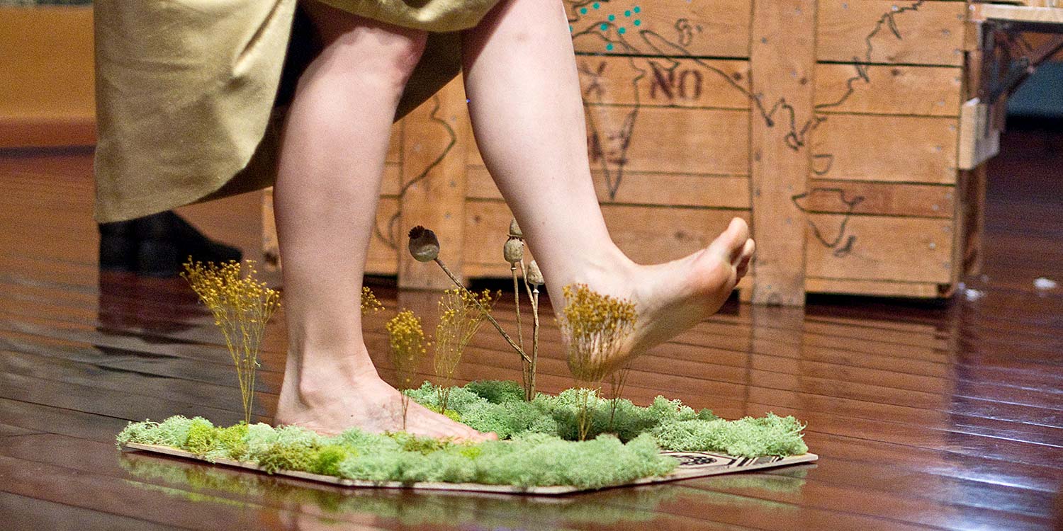 Homem 1000 moradas - plano fechado 1